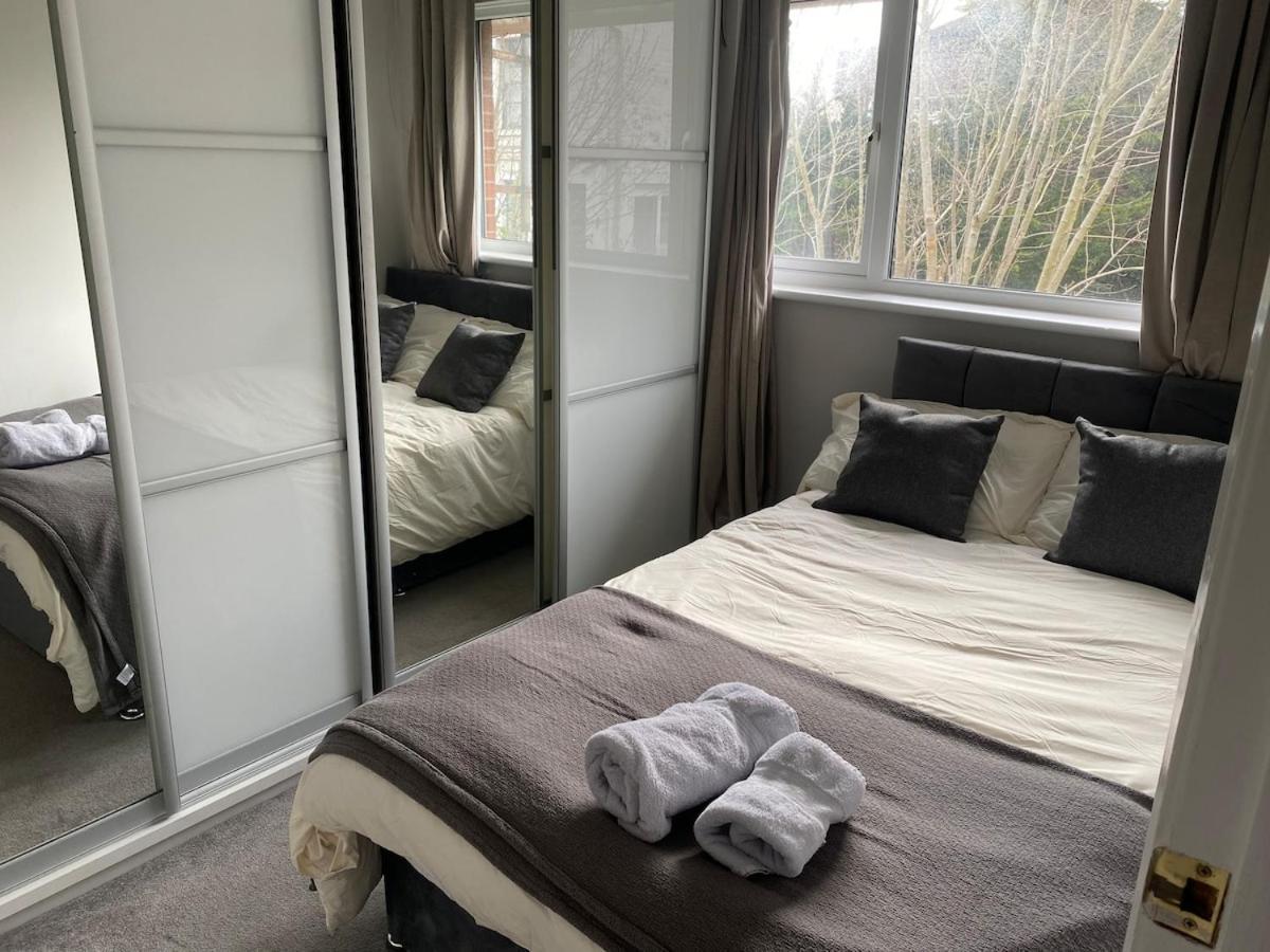 Modern 3-bed In Ideal Location With 2 Parking Spaces *