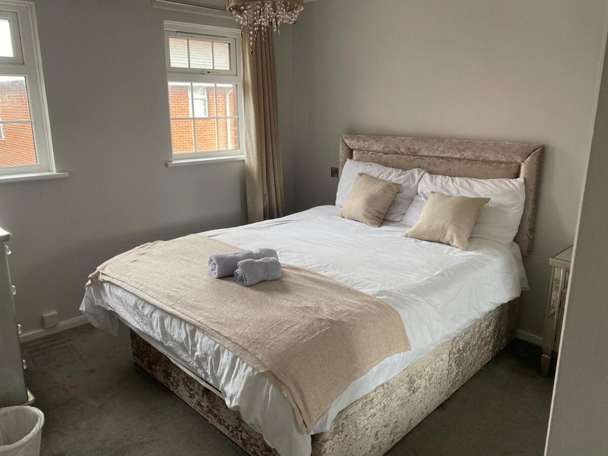 Modern 3-bed In Ideal Location With 2 Parking Spaces