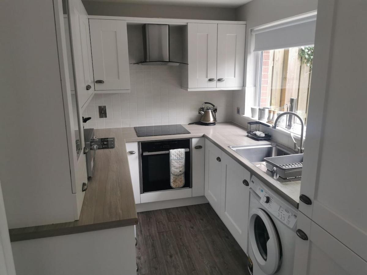 Holiday home Modern 3-bed In Ideal Location With 2 Parking Spaces Belfast