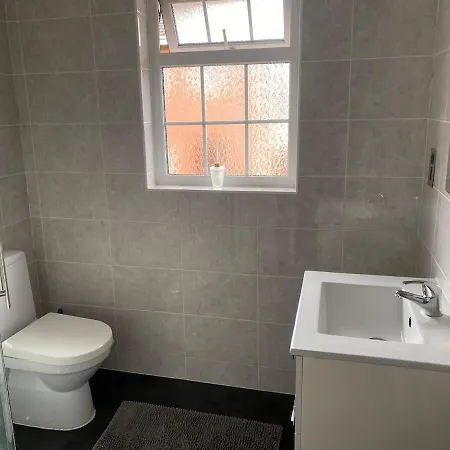 Modern 3-Bed Home In Ideal Location With 2 Parking Spaces Belfast Exterior photo