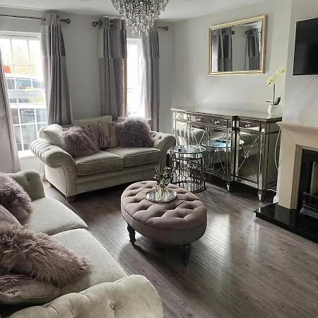 Modern 3-Bed Home In Ideal Location With 2 Parking Spaces Belfast Exterior photo